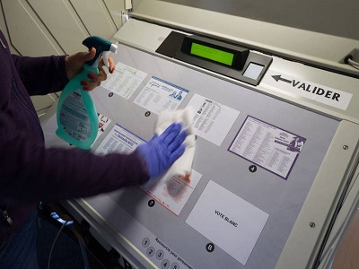 André Santini co-signe une tribune sur la machine à voter